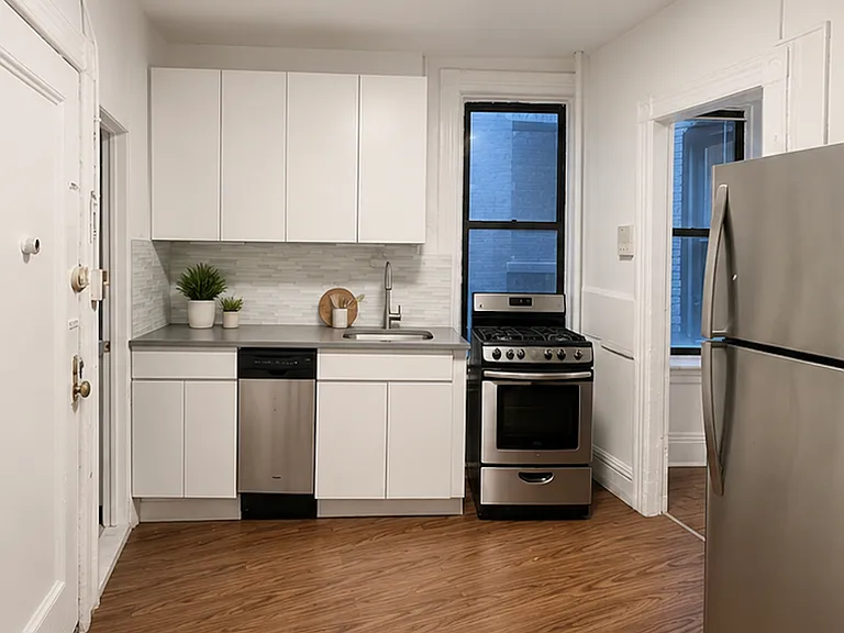 426 W 47th St #2A — Photo 3