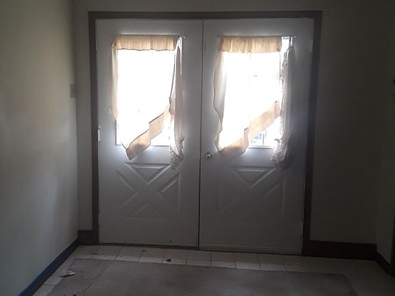 Entry. Great size to move large items through these double doors! And NO steps outside leading up to entry.