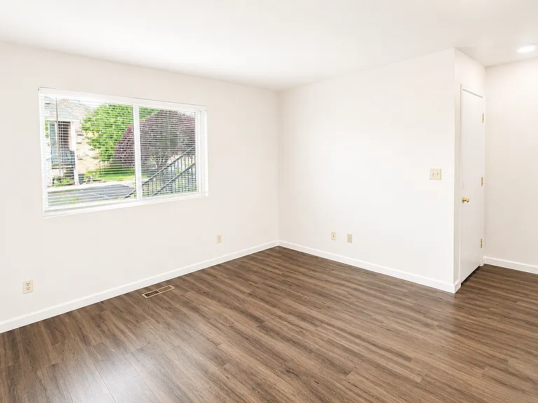 Moraine View Apartments — Photo 8
