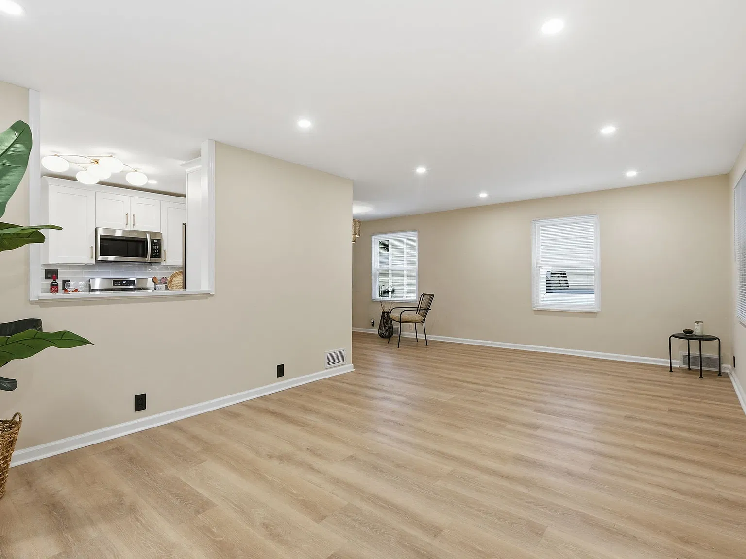 2 bed, 1076 sqft, $2,400 — Photo 4