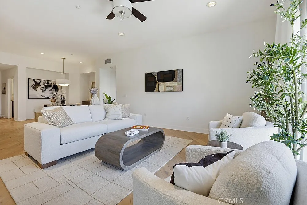 2 bed, 2.5 bath, 1917 sqft, $6,000 — Photo 3