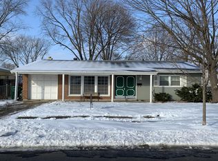 1012 Woodland Dr, Wheeling, IL