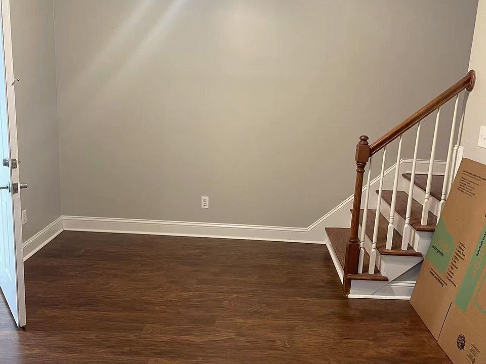1st image of 142 Crossing Ct #3