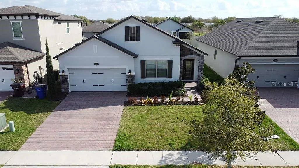 Building Photo - 1301 Clear Brook Pl
