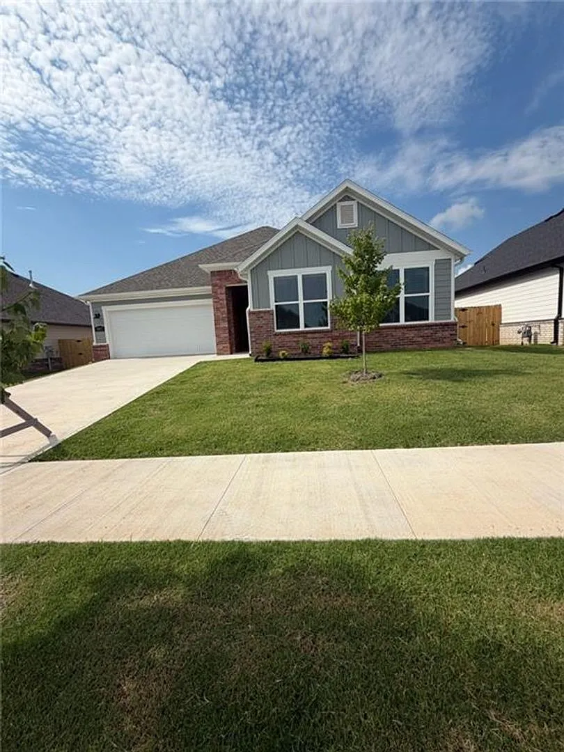 Nice New Construction Home in Bentonville — Photo 1