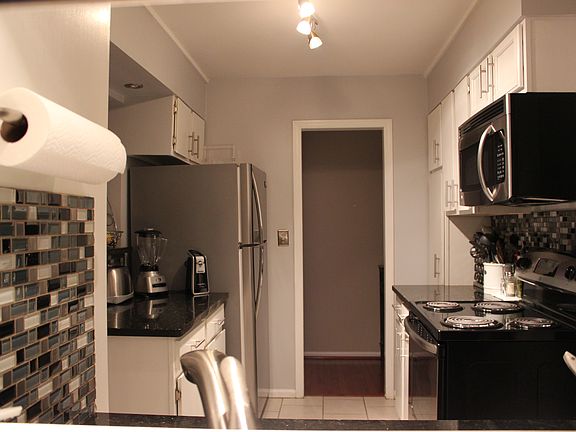 4th image of 845 Vestavia Villa Ct APT B