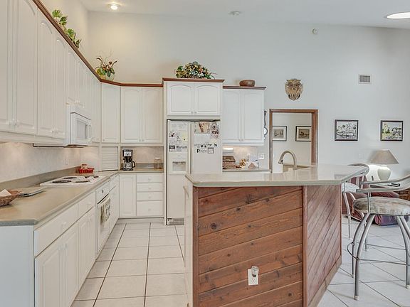 3rd image of 51 Mohican Way