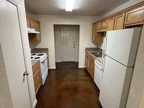 3rd image of 934 Maplewood St #A