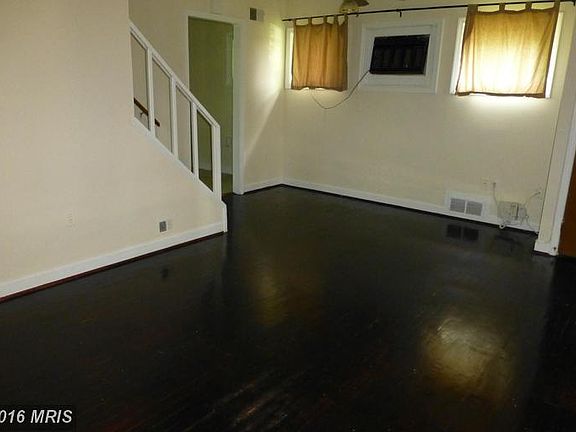 4th image of 1928 Rollins Dr
