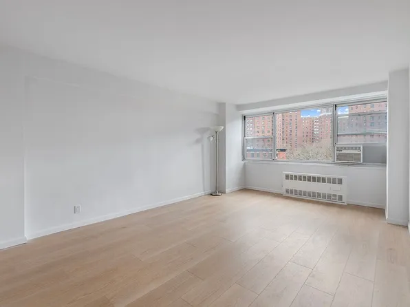 185 Park Row APT 5E, New York, NY 10038