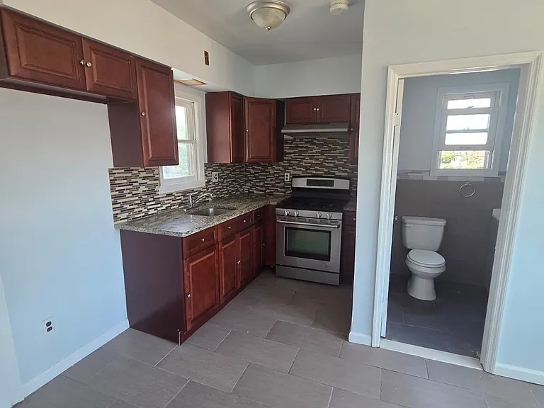 389 Avenue E #3 — Photo 10