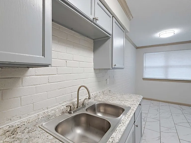 Ambassador Apartments — Photo 38