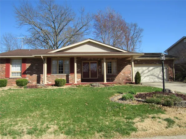 5313 Dixon Dr, Godfrey, IL 62035