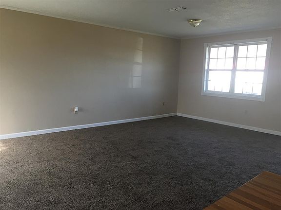 3rd image of 207 Plum St S