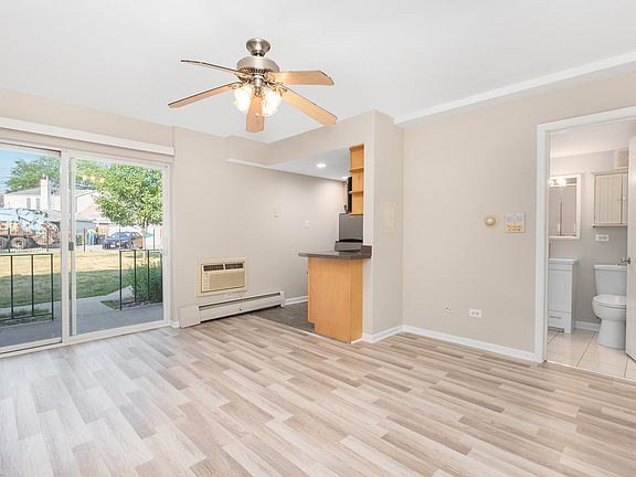 5th image of 6141 W Thorndale Ave #A