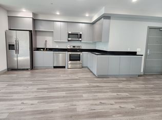 7040 N Woodman Ave #101, Van Nuys, CA 91405