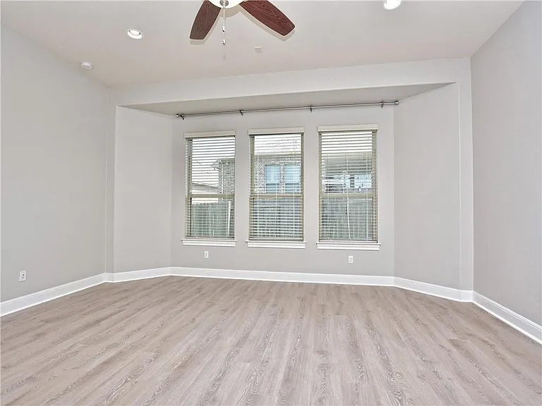 2208 Legend Hill Dr — Photo 12