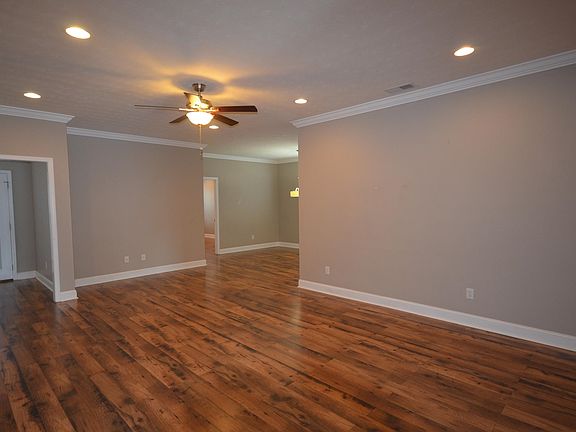 4th image of 2920 Phelan Cir
