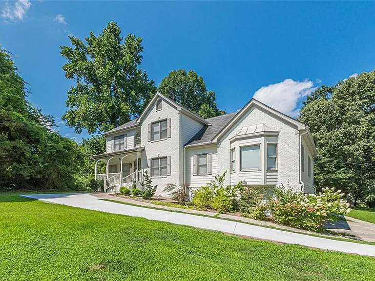 4996 N Peachtree Rd — Photo 2