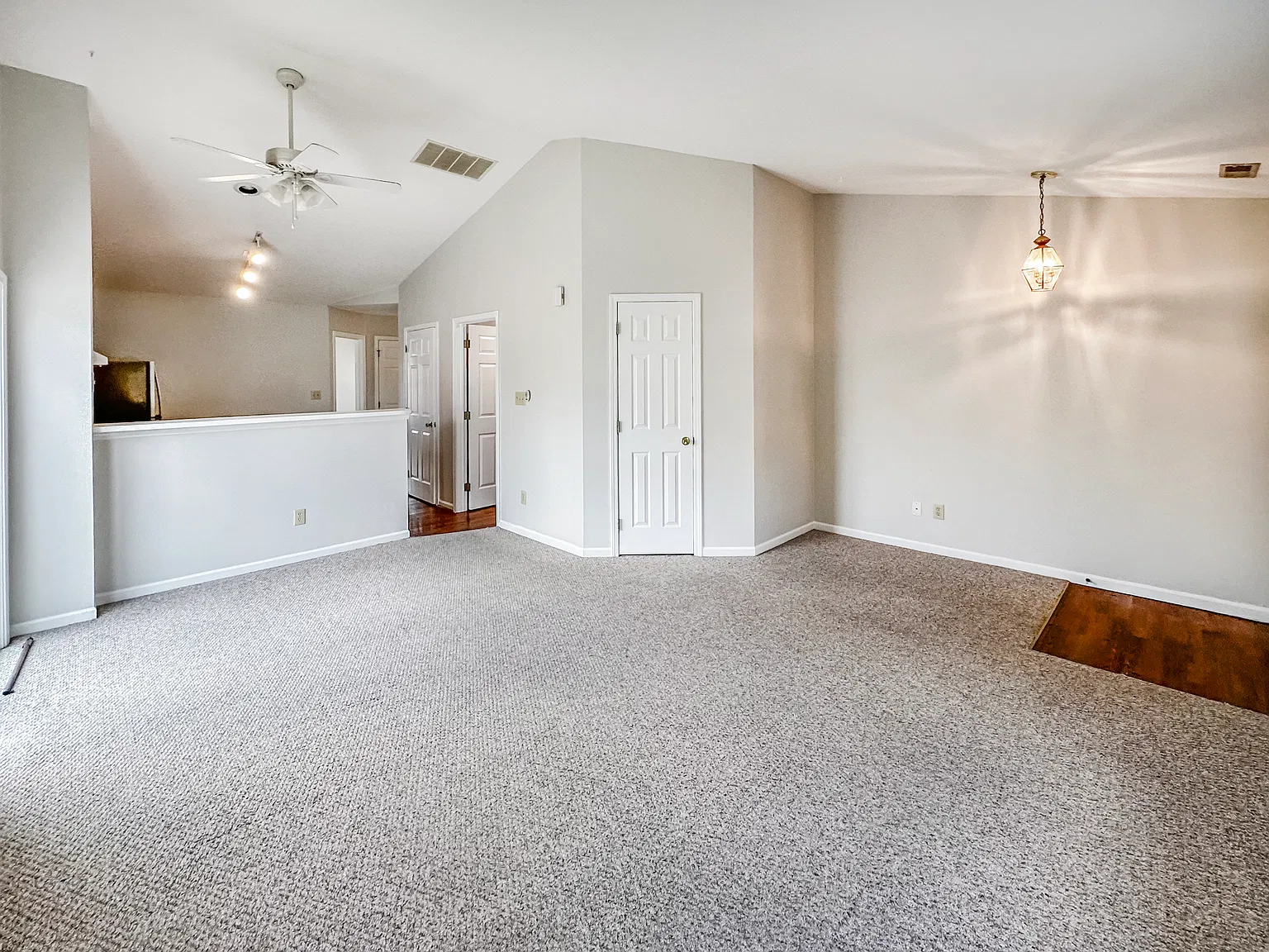 3 bed, 1234 sqft, $2,050 — Photo 4