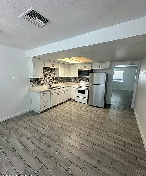 5318 W Turney Ave #3 — Photo 2