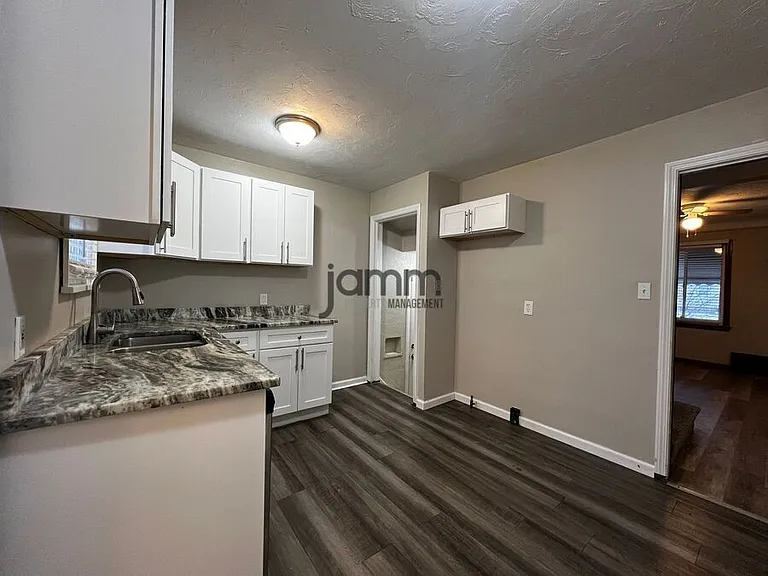 18713 Waterbury Ave — Photo 13