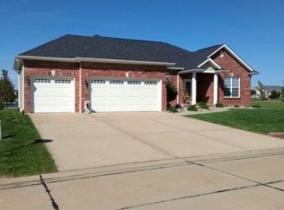 1039 Creekside Dr, Waterloo, IL 62298