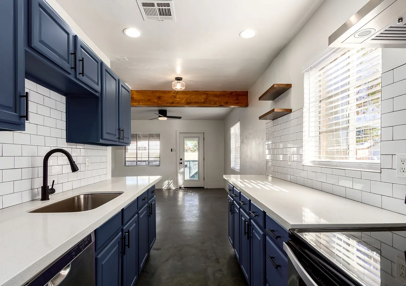 2452 E. Amelia Ave. — Photo 4