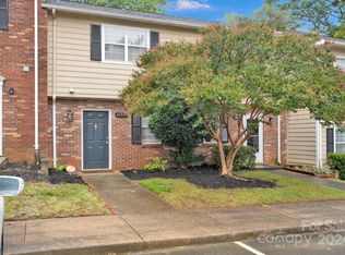 6106 Heath Ridge Ct, Charlotte, NC 28210