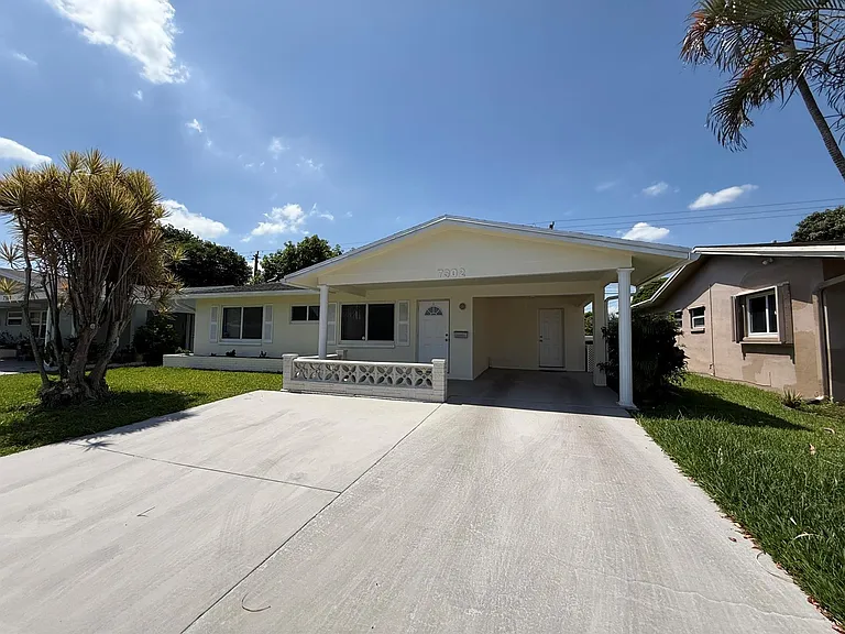 7302 NW 57th Ct — Photo 1