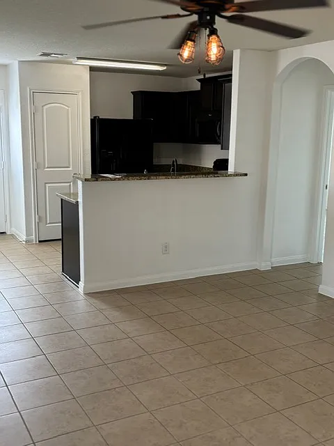 3 bed, 1242 sqft, $1,650 — Photo 4