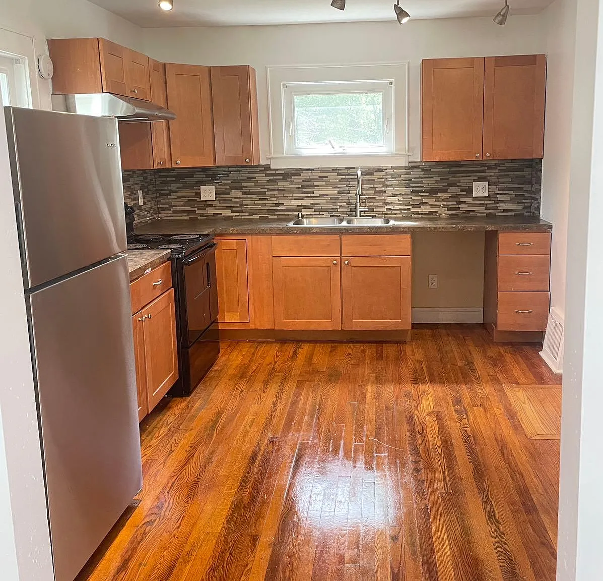 3 bed, 1144 sqft, $1,600 — Photo 2