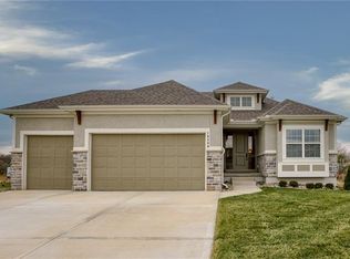 10300 N Oakland Ave, Kansas City, MO 64134