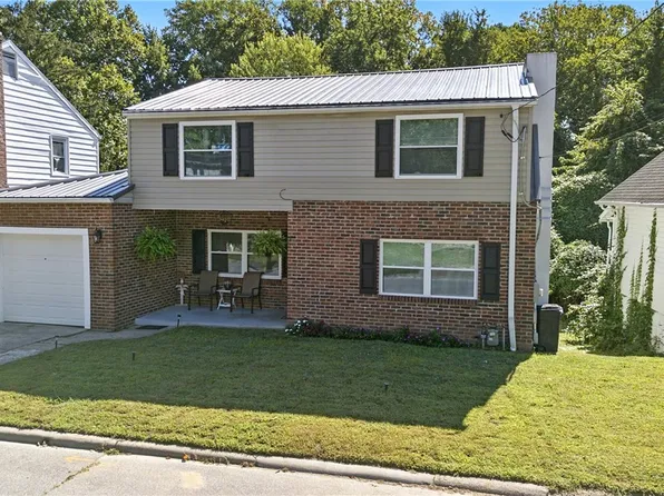 2710 Linden St, Parkersburg, WV 26104