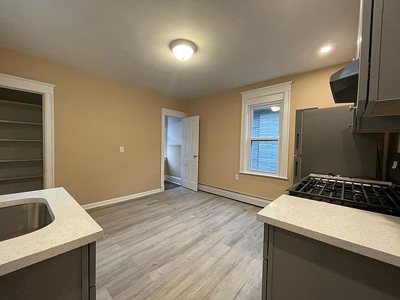 2nd image of 146 John St Floor 1