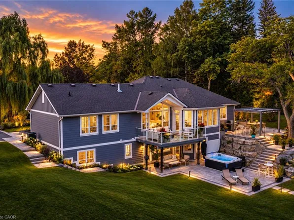14 Oak Ave, Hamilton, ON L9H 4Y7