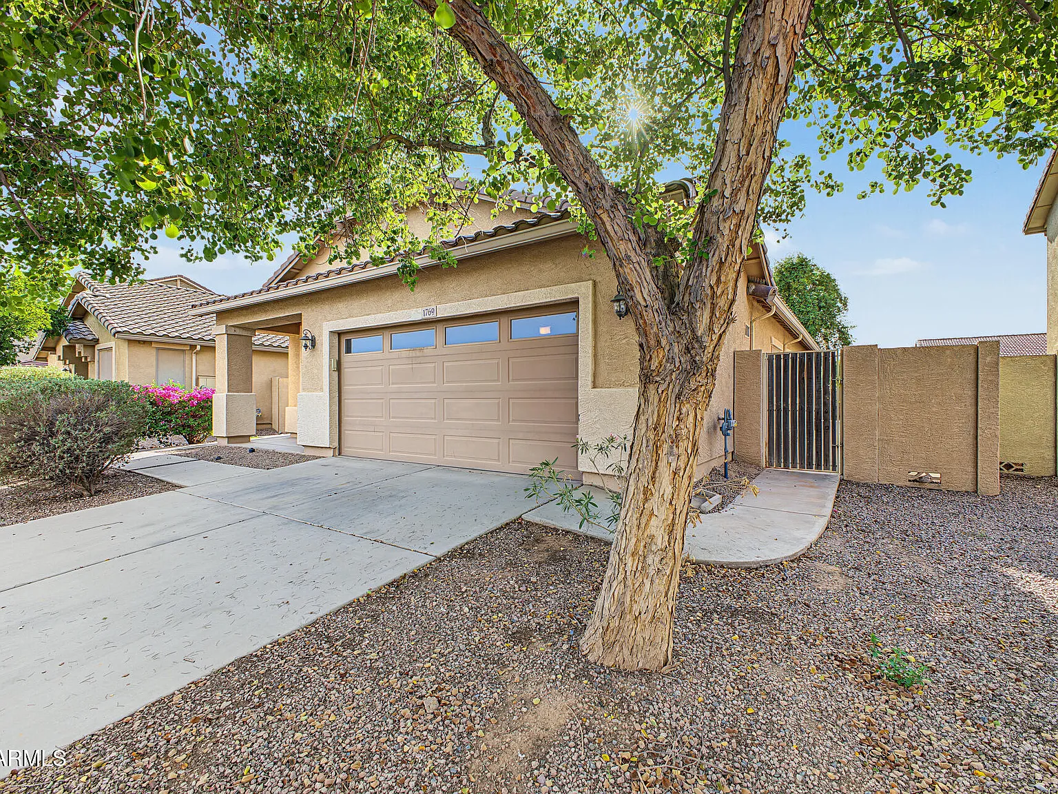 3 bed, 2.0 bath, 2021 sqft, $2,000 — Photo 2