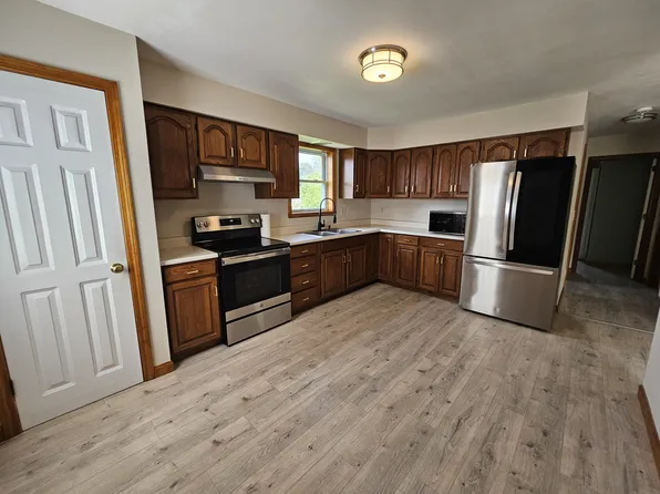 68 Bouthillette Circle St, Saint Albans, VT 05478