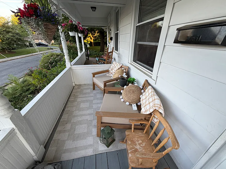 307 S Whiteoak St — Photo 2
