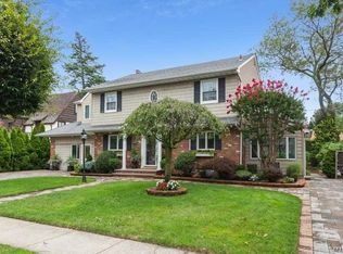 229 Euston Rd, Garden City, NY 11530