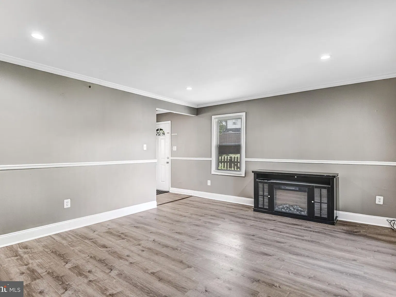 3 bed, 2.5 bath, 1216 sqft, $2,400 — Photo 4
