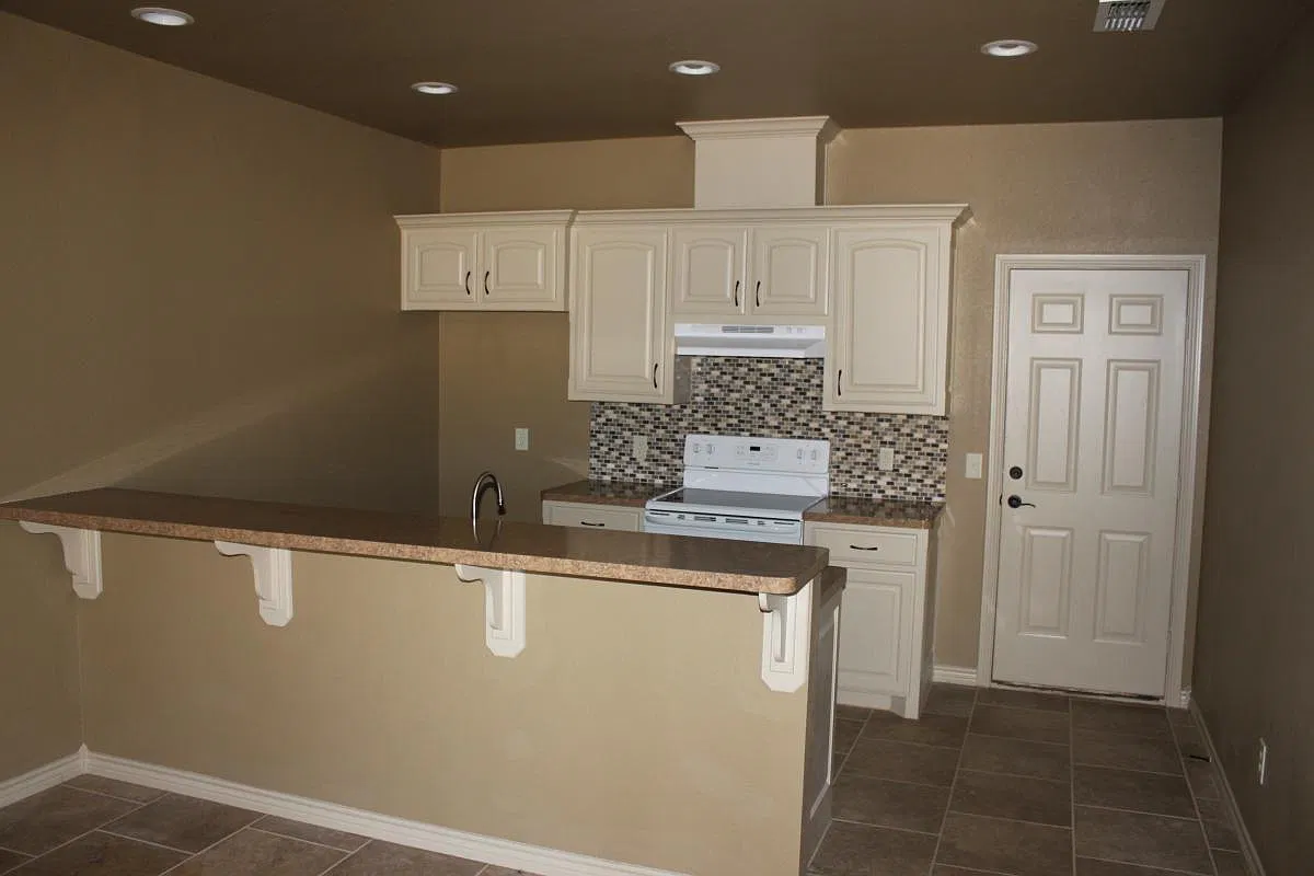 2 bed, 1000 sqft, $1,275 — Photo 4
