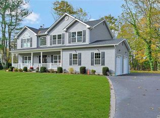 6 Lupine Ln, Lake Grove, NY 11755