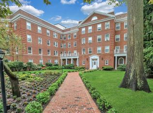 90 Knightbridge Rd, Great Neck, NY 11021