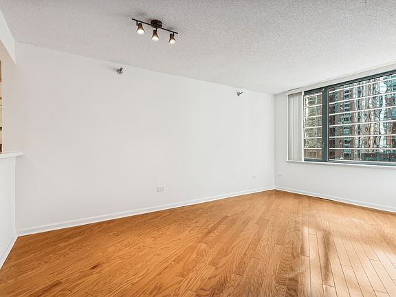 4th image of 440 N McClurg Ct APT 914