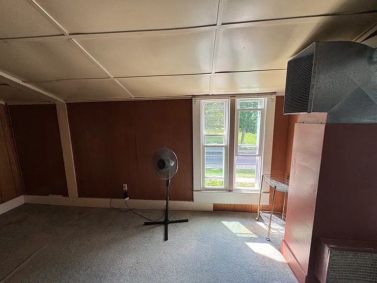 216 N Capital Ave — Photo 17