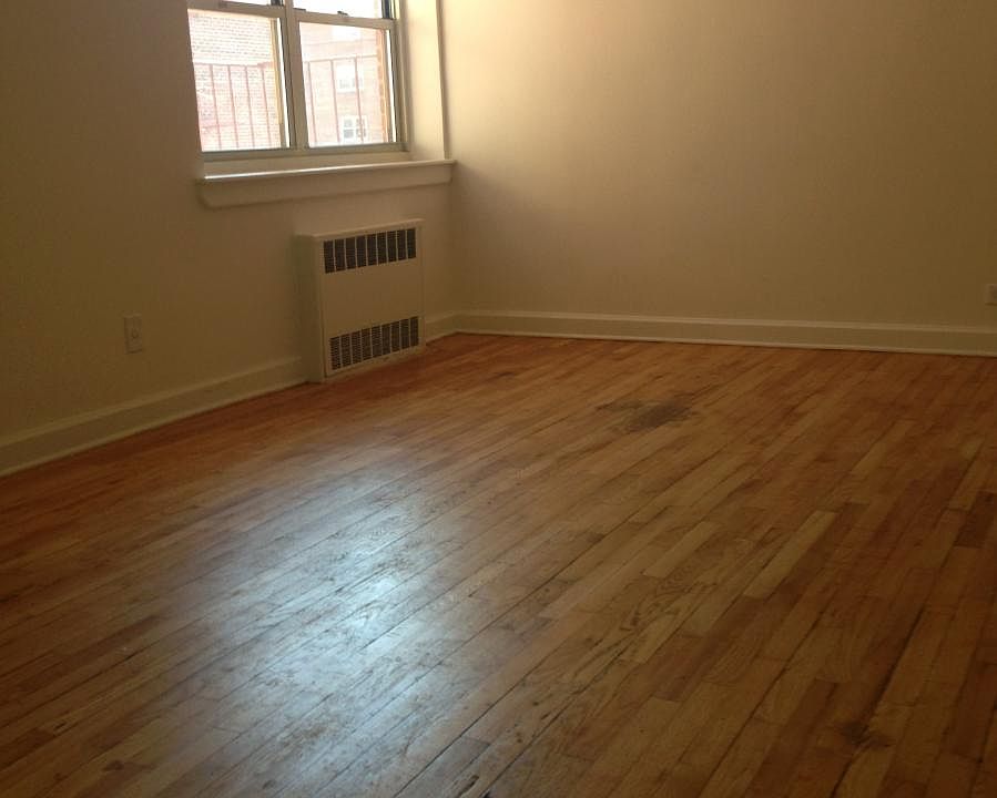 1st image of 13505 Hoover Ave APT 4