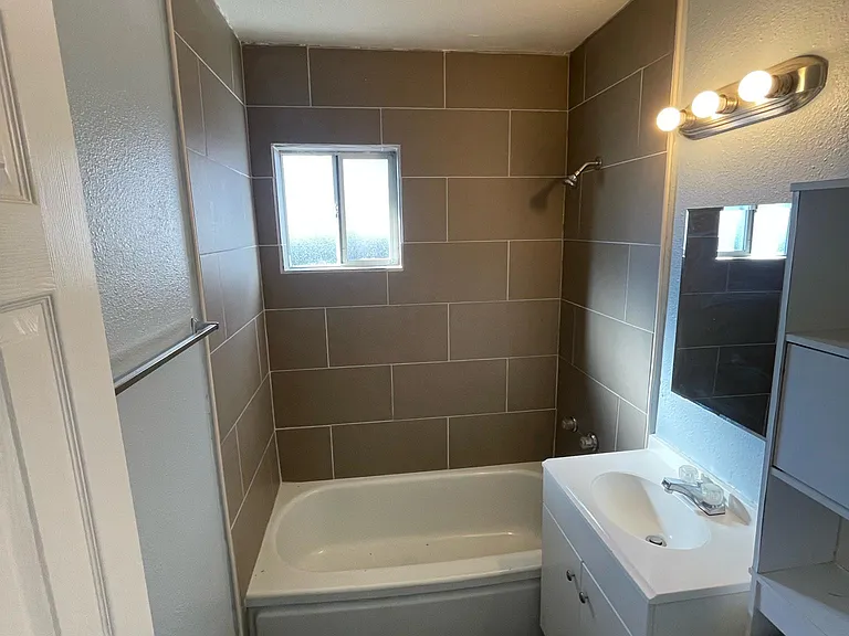 1531 N Fresno St — Photo 8