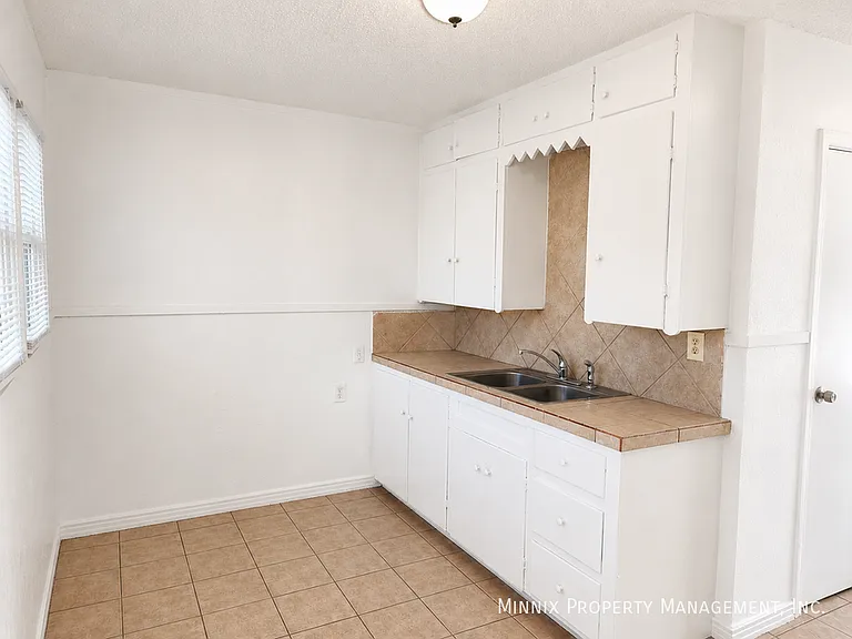 2304 Avenue U — Photo 4