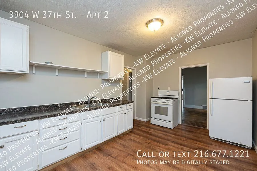 Take a look at this 3 bedroom duplex! — Photo 3